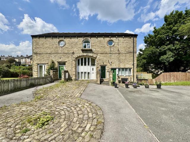 House for rent in Longwood, West Yorkshire