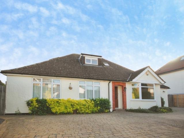 House for rent in How Wood, St Albans