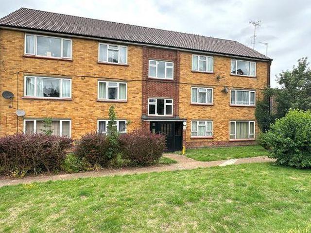 House for rent in Swanscombe and Greenhithe, Monks Orchard