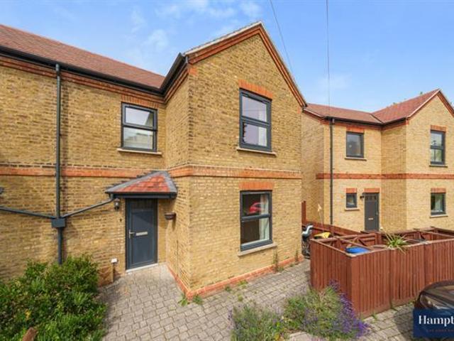 House for rent in Lower Green Esher, Blackhills
