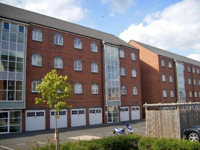 Flat for rent in Woodloes Park, Green Close