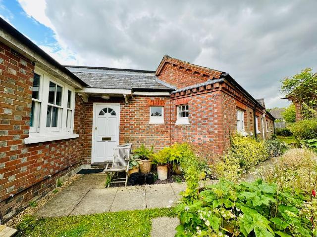 House for rent in Perryfields, West Sussex