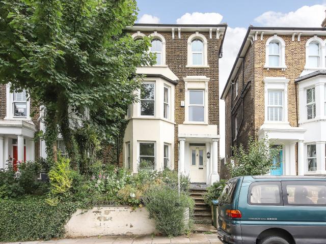 House for rent in Charlton, Greater London