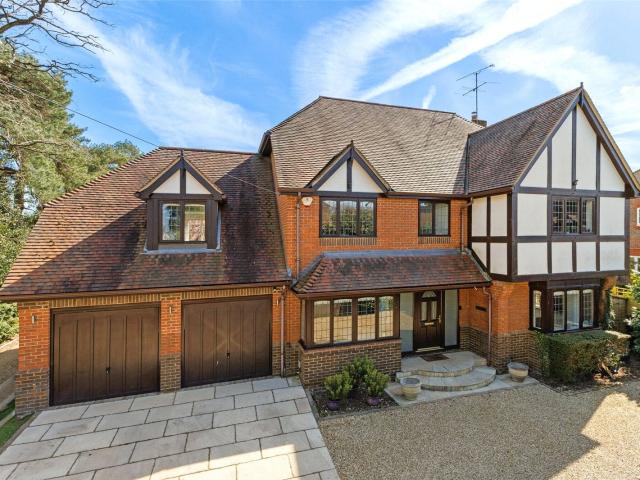 House for rent in Eversley, Hart