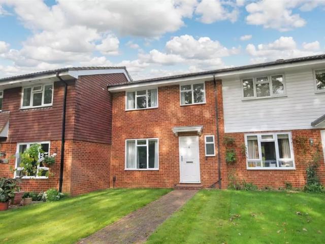 House for rent in Pachesham Park, Surrey