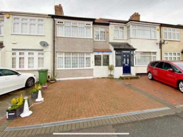 House for rent in Elm Park, Greater London