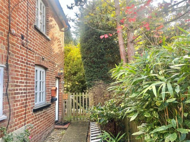 House for rent in Heronsgate, Batchworth