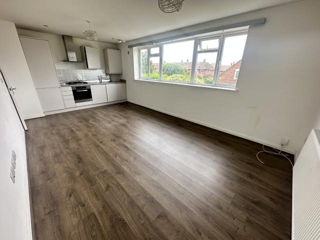 Flat for rent in Lower Halliford, Surrey
