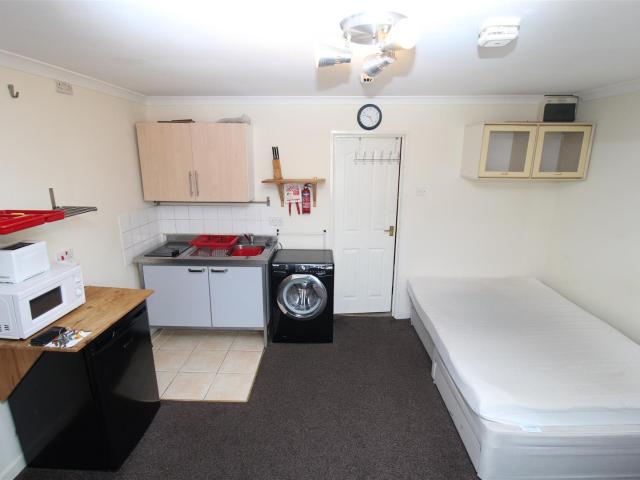 House for rent in Pontypridd, Wales