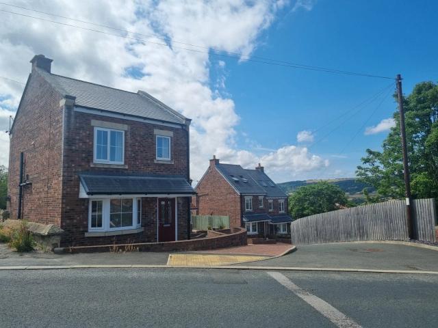House for rent in Eskdaleside cum Ugglebarnby, North Yorkshire