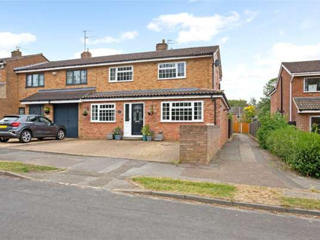 House for rent in Pouchen End, Hertfordshire