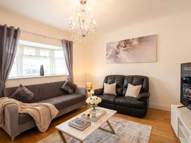 House for rent in Navestock Side, Essex