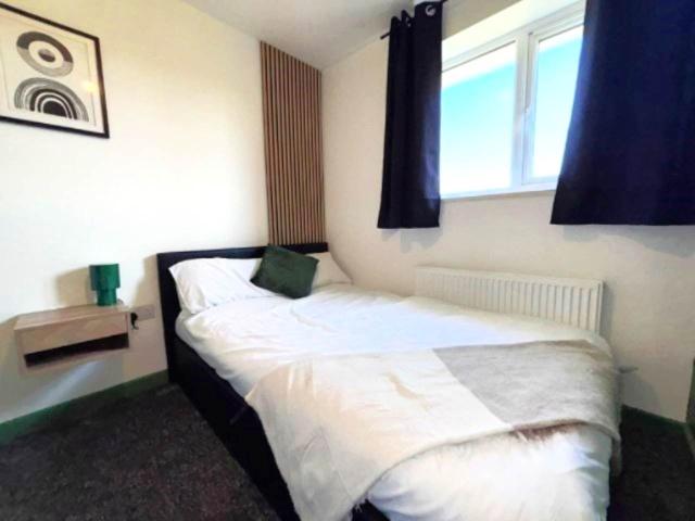 Room for rent in Cross Gates, West Yorkshire