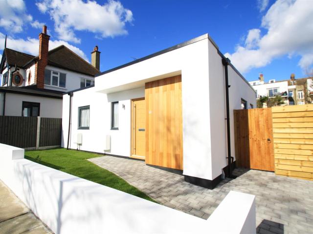 House for rent in Alton Barnes, Essex