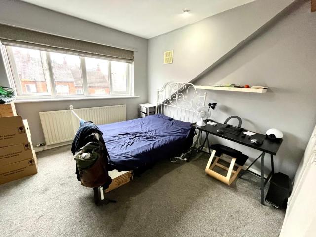 Room for rent in Kirkstall, West Yorkshire