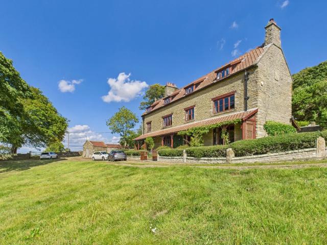 House for rent in Eskdaleside cum Ugglebarnby, North Yorkshire