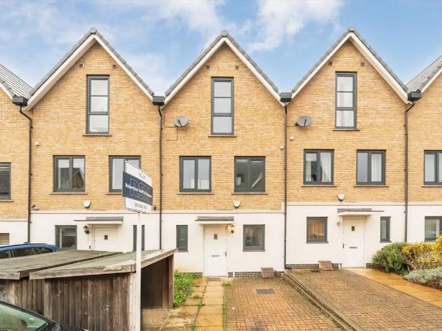 House for rent in London Borough of Ealing, Hanwell