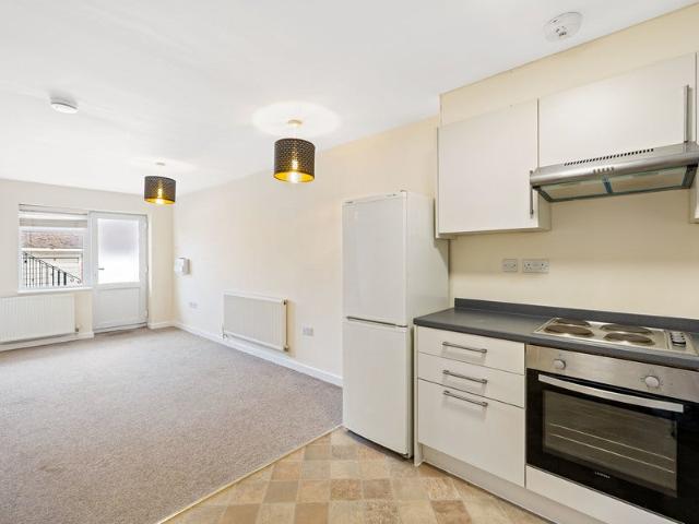 Flat for rent in Woodhatch, Red Hill