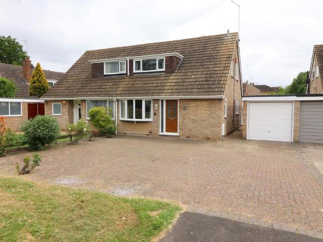 House for rent in Barton-le-Clay, Central Bedfordshire