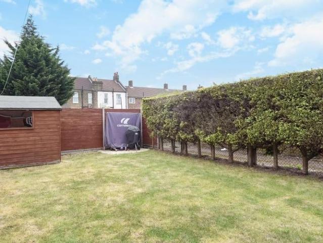 House for rent in The Apostles, Greater London