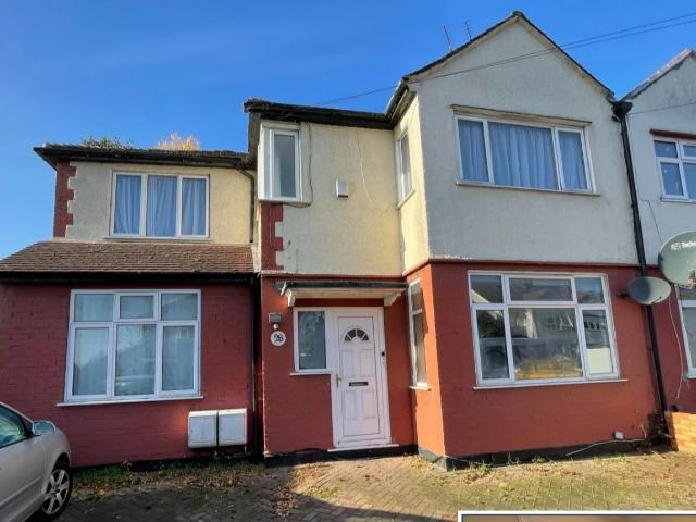 Flat for rent in Preston, Greater London