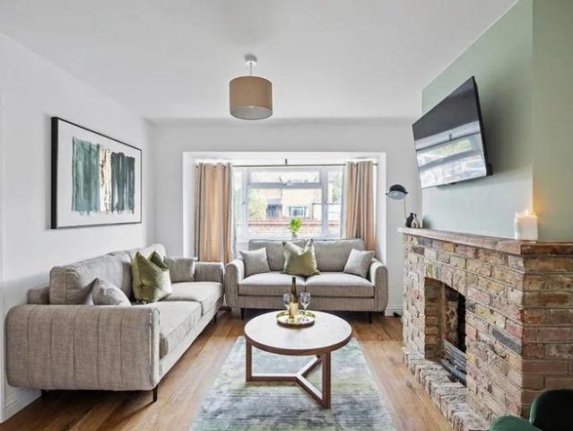 House for rent in Hermitage Woods, Woking