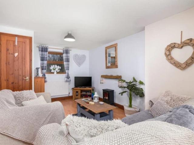 House for rent in Eskdaleside cum Ugglebarnby, North Yorkshire