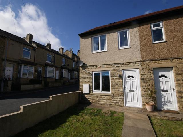 House for rent in Waring Green, Calderdale
