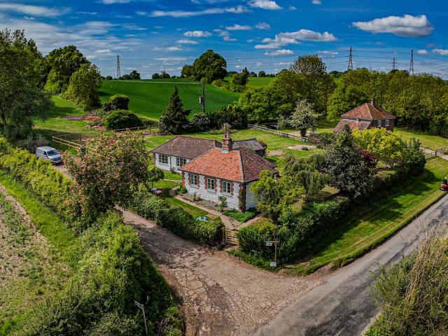 House for rent in Five Acres, Hertfordshire