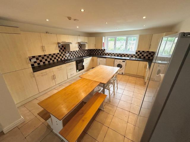Room for rent in Falcon Lodge, Wales