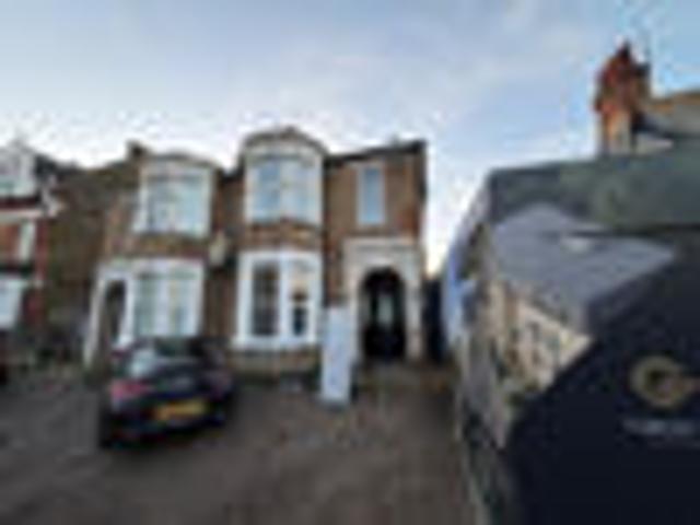 Flat for rent in Palmers Green, Greater London