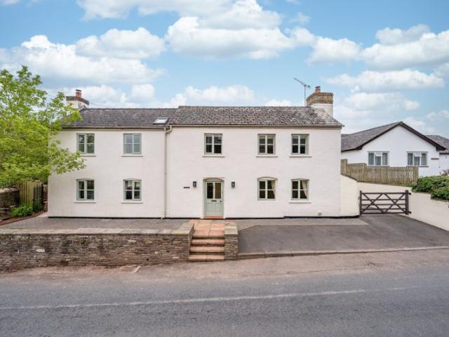 House for rent in Llantilio Pertholey, Mardy