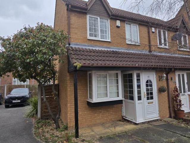 House for rent in Elm Park, Greater London