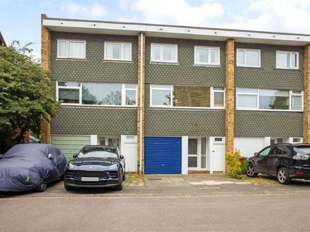 House for rent in Hatching Green, Five Acres