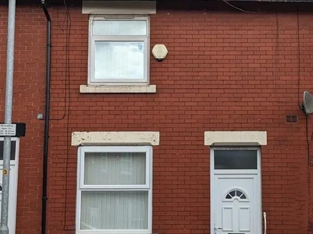 House for rent in Hathershaw, Pendock
