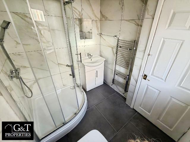 House for rent in Dixons Green, West Midlands