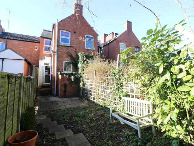 House for rent in Mill End, Green Close