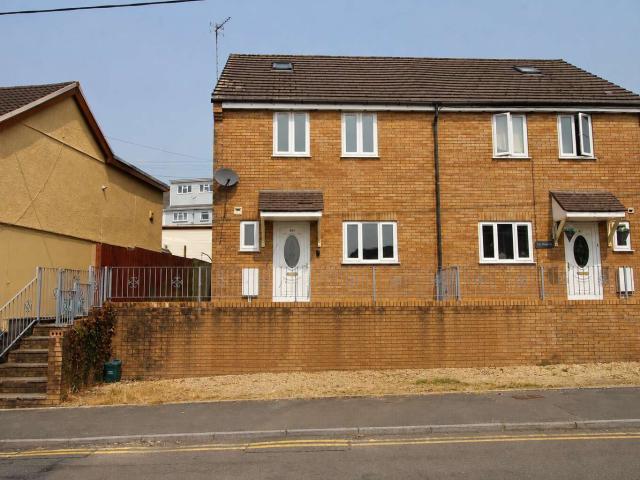 House for rent in Tonyrefail, Coedely