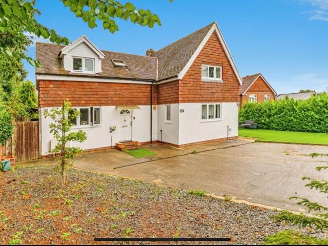 House for rent in Woodhatch, Red Hill
