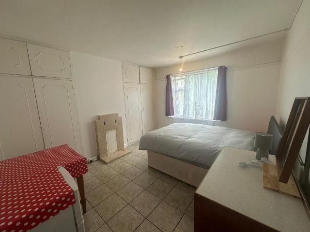 House for rent in London Borough of Ealing, Greater London