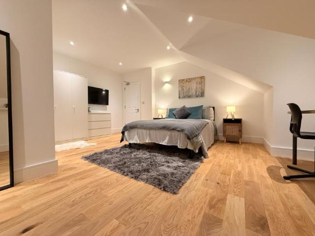 House for rent in Emerson Park, Greater London