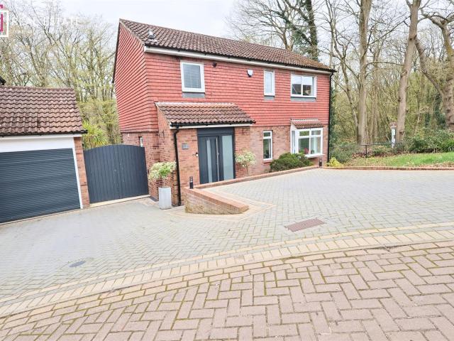 House for rent in Bluebell Hill, Bourne Vale