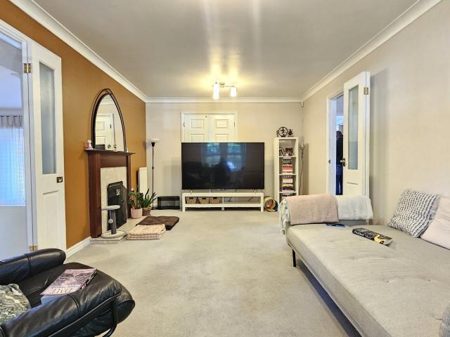 House for rent in Swanscombe and Greenhithe, Monks Orchard