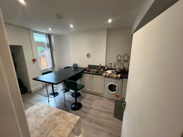 House for rent in Elm Park, Calderstones