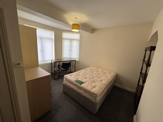 House for rent in Belle Isle, West Yorkshire