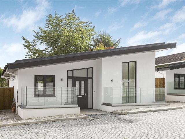 House for rent in Fairlands, Guildford