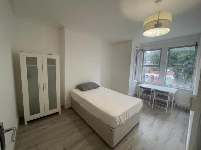 House for rent in Cricklewood, Brent