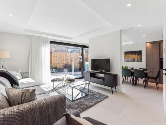 House for rent in College Park, Greater London