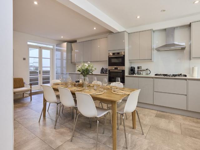 House for rent in Brompton, Greater London