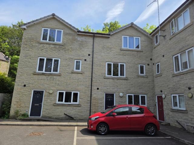 House for rent in Armitage Bridge, West Yorkshire